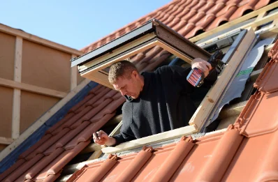 Pose de fenêtres de toit Velux à Colombe
